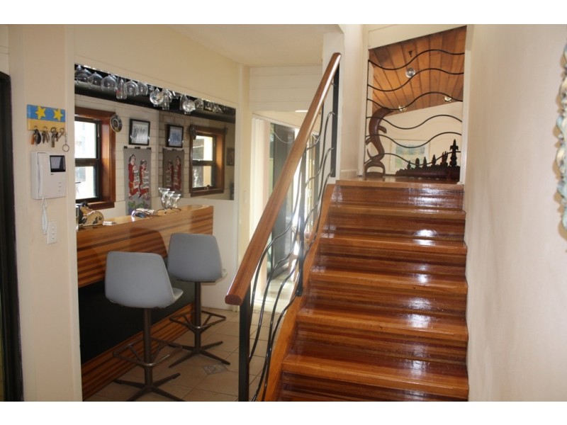 13 BEVERLEY CRES, Broadbeach Waters QLD 4218