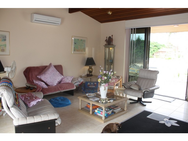 13 BEVERLEY CRES, Broadbeach Waters QLD 4218