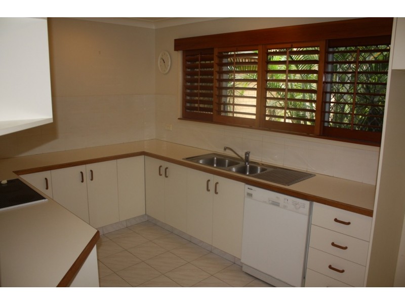 1  PARK AVENUE, Broadbeach Waters QLD 4218