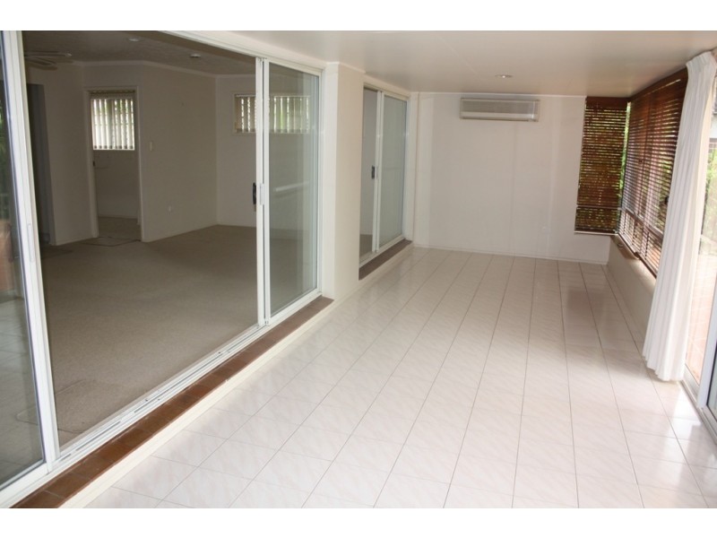 1  PARK AVENUE, Broadbeach Waters QLD 4218