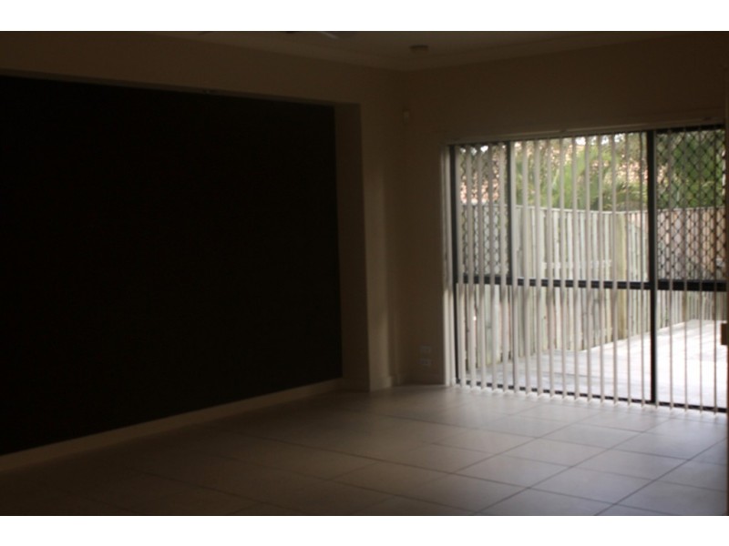 2/4 Murrayfeild, Merrimac QLD 4226