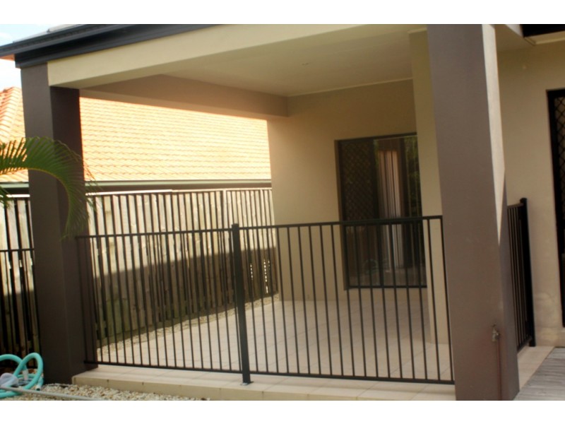 2/4 Murrayfeild, Merrimac QLD 4226