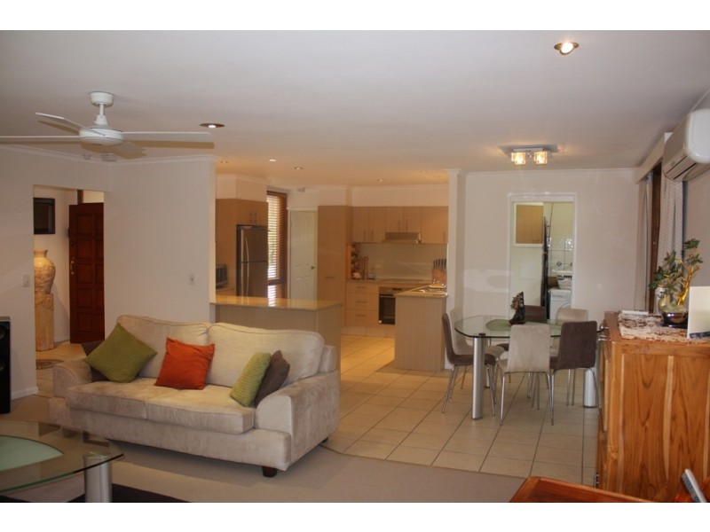 2 Cristobel Court, Broadbeach Waters QLD 4218