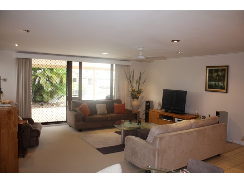 2 Cristobel Court, Broadbeach Waters QLD 4218