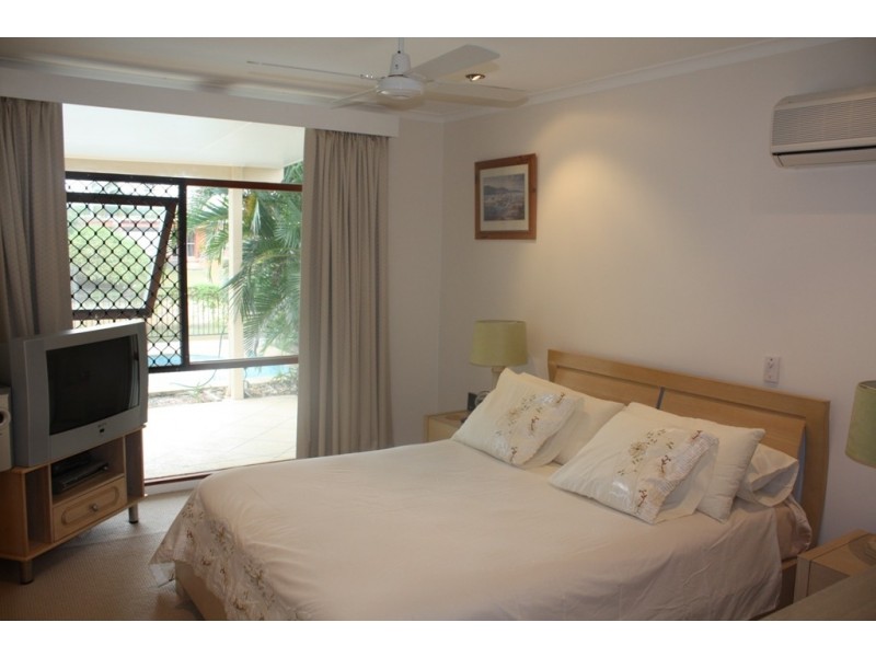 2 Cristobel Court, Broadbeach Waters QLD 4218