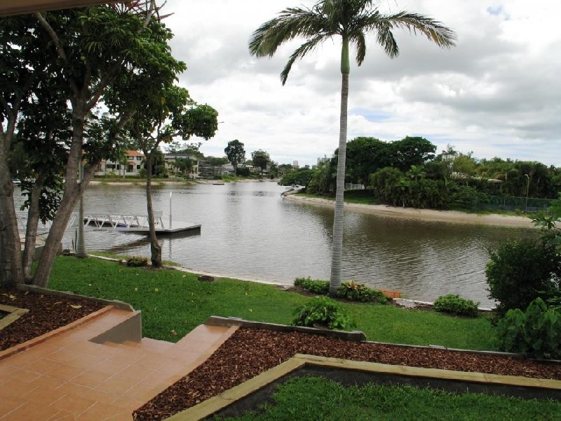 Broadbeach Waters QLD 4218