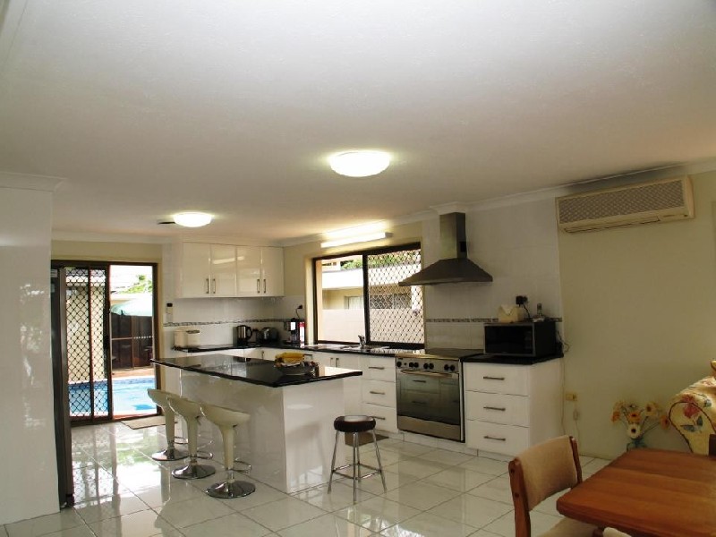 Broadbeach Waters QLD 4218