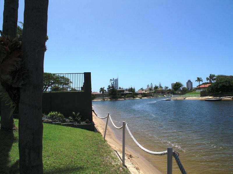Broadbeach Waters QLD 4218