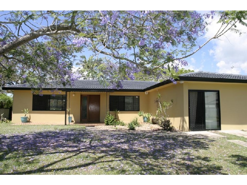 32 Kalimna Drive, Broadbeach Waters QLD 4218