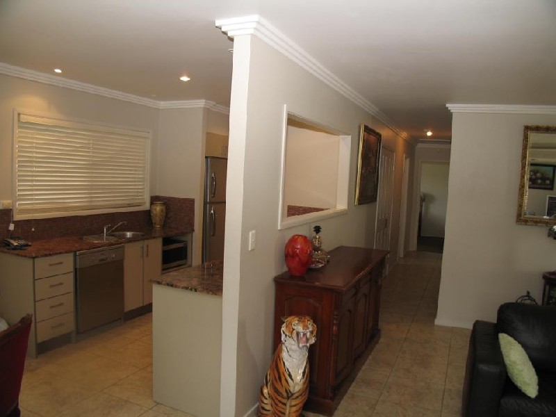 32 Kalimna Drive, Broadbeach Waters QLD 4218