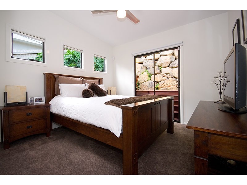 2057 Gold Coast Hwt, Miami QLD 4220