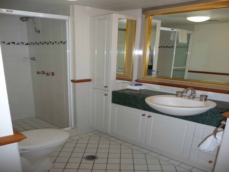 90 Surf Parade, Broadbeach QLD 4218