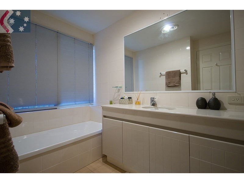 Villa 2 125 Santa Cruz Blvd, Clear Island Waters QLD 4226