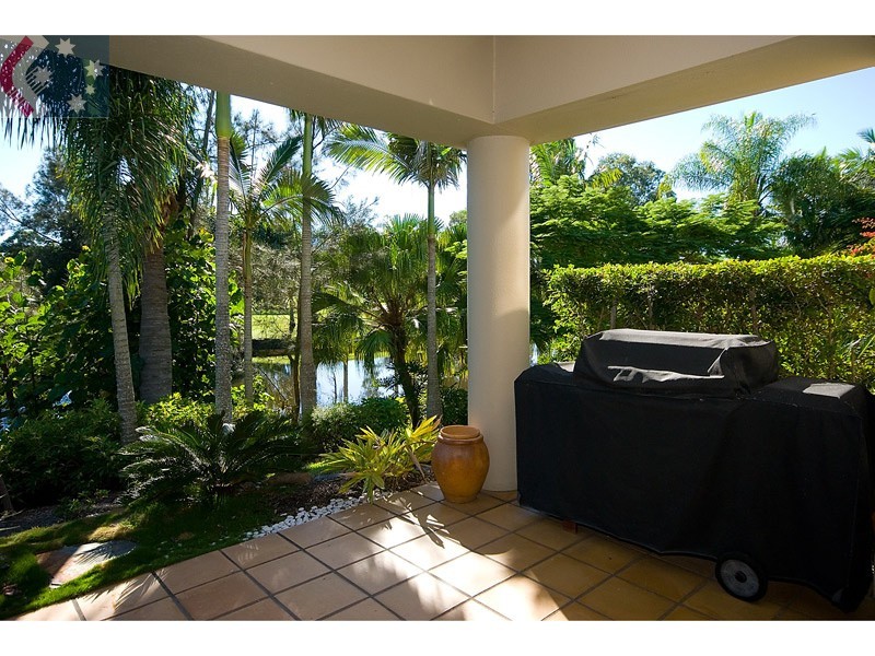 Villa 2 125 Santa Cruz Blvd, Clear Island Waters QLD 4226