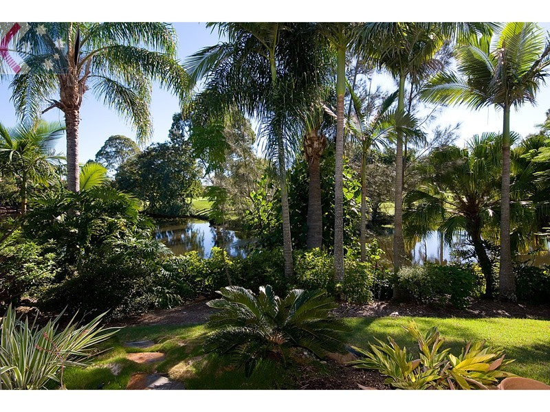 Villa 2 125 Santa Cruz Blvd, Clear Island Waters QLD 4226