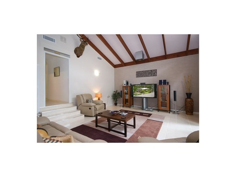 18 Jedda, Tallebudgera QLD 4228