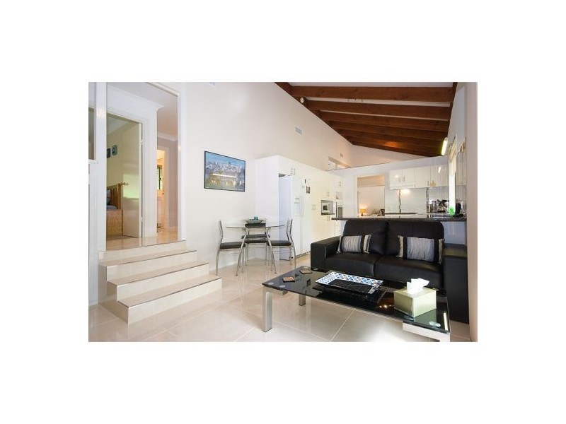 18 Jedda, Tallebudgera QLD 4228