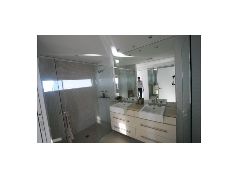 24/89 Surf Parade, Broadbeach QLD 4218