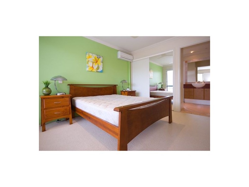 7920 Fairway Drive, Clear Island Waters QLD 4226