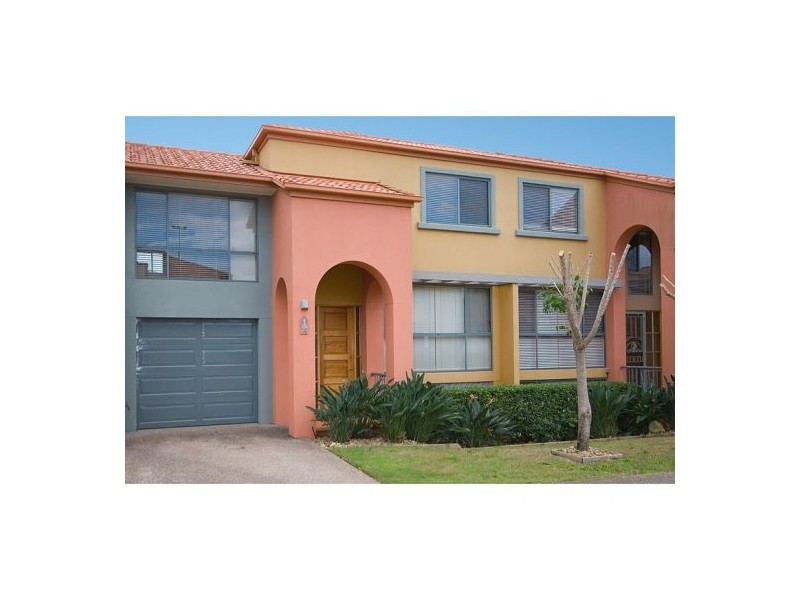 7920 Fairway Drive, Clear Island Waters QLD 4226