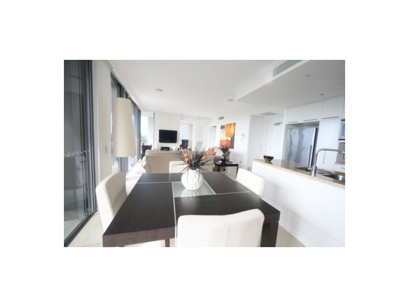 11 old burleigh, Broadbeach QLD 4218