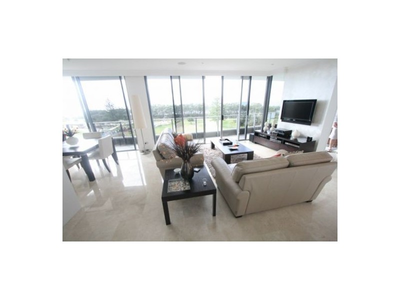 11 old burleigh, Broadbeach QLD 4218