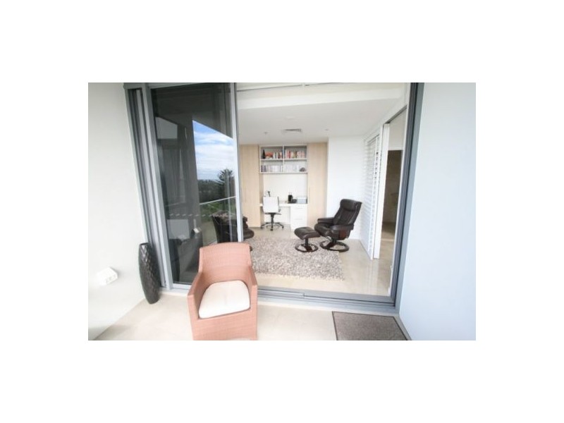 11 old burleigh, Broadbeach QLD 4218