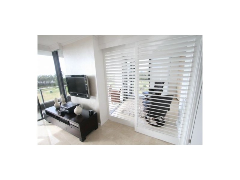 11 old burleigh, Broadbeach QLD 4218