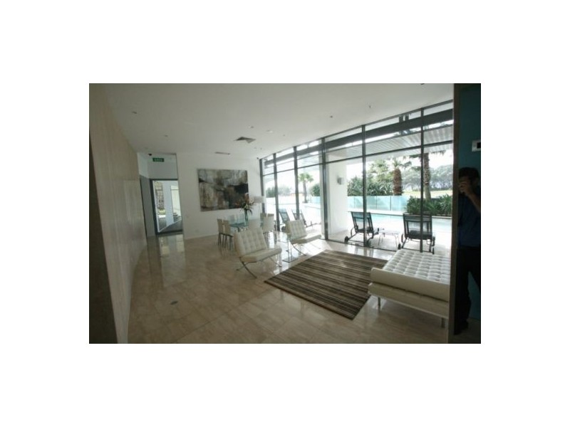 11 old burleigh, Broadbeach QLD 4218