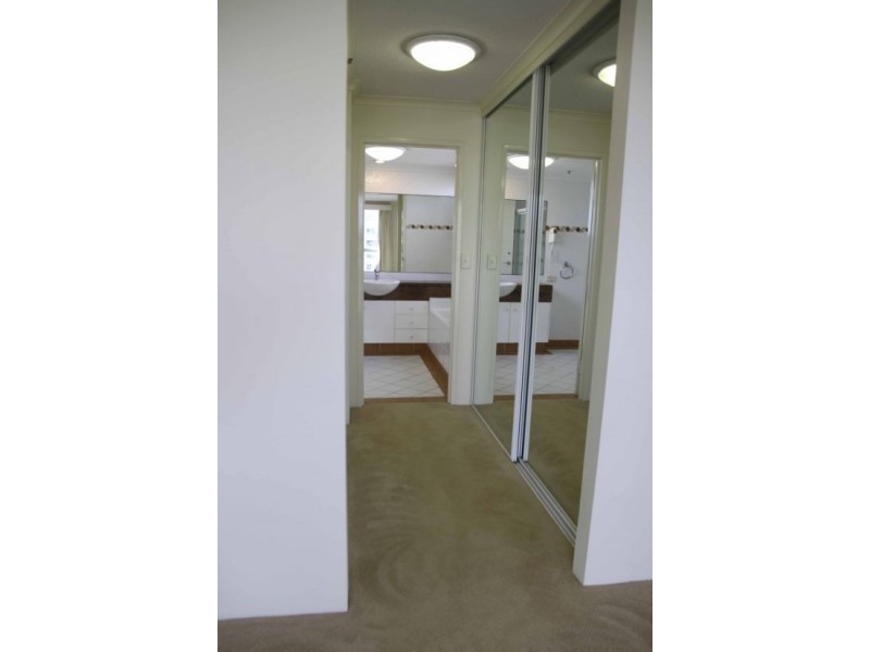 59 Pacific Street, Main Beach QLD 4217