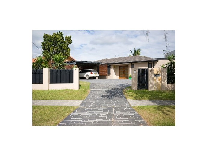 22 Merrimac Blvd, Broadbeach Waters QLD 4218