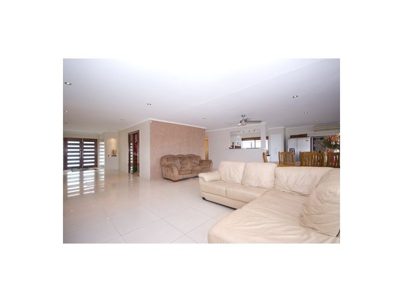 22 Merrimac Blvd, Broadbeach Waters QLD 4218