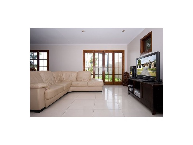 22 Merrimac Blvd, Broadbeach Waters QLD 4218