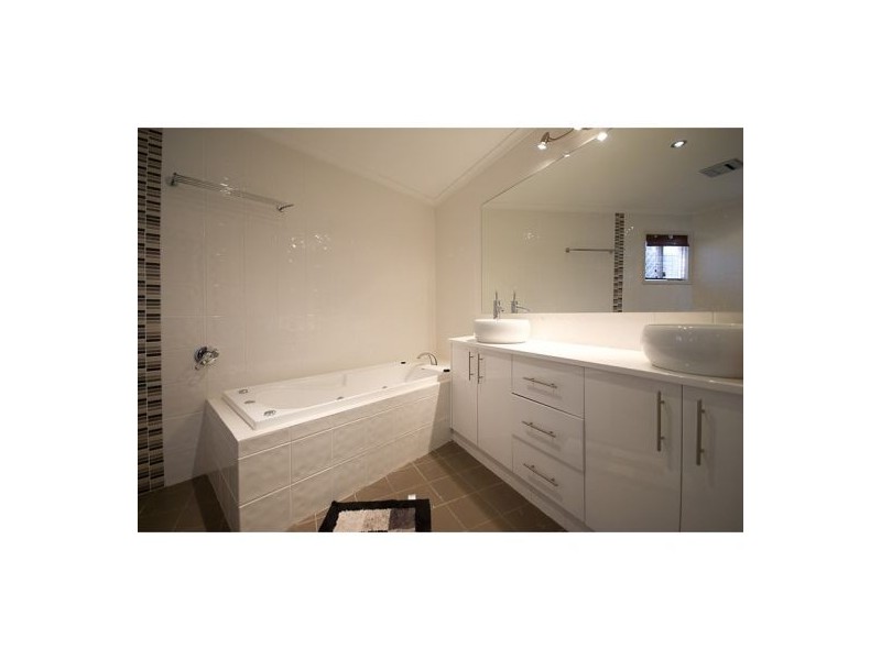 22 Merrimac Blvd, Broadbeach Waters QLD 4218