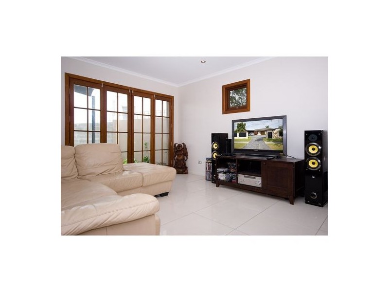 22 Merrimac Blvd, Broadbeach Waters QLD 4218