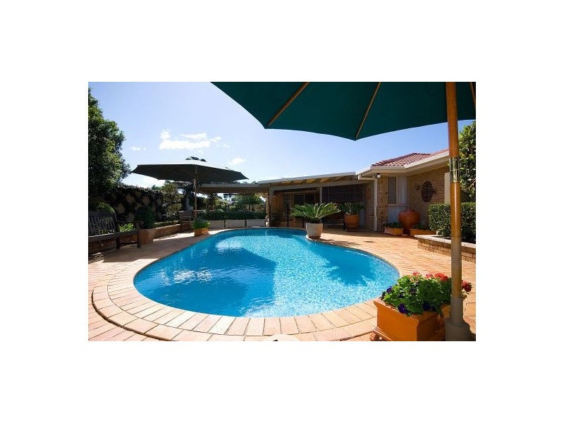 40 Cayman Drive, Clear Island Waters QLD 4226