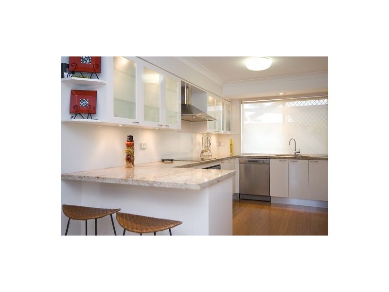 40 Cayman Drive, Clear Island Waters QLD 4226