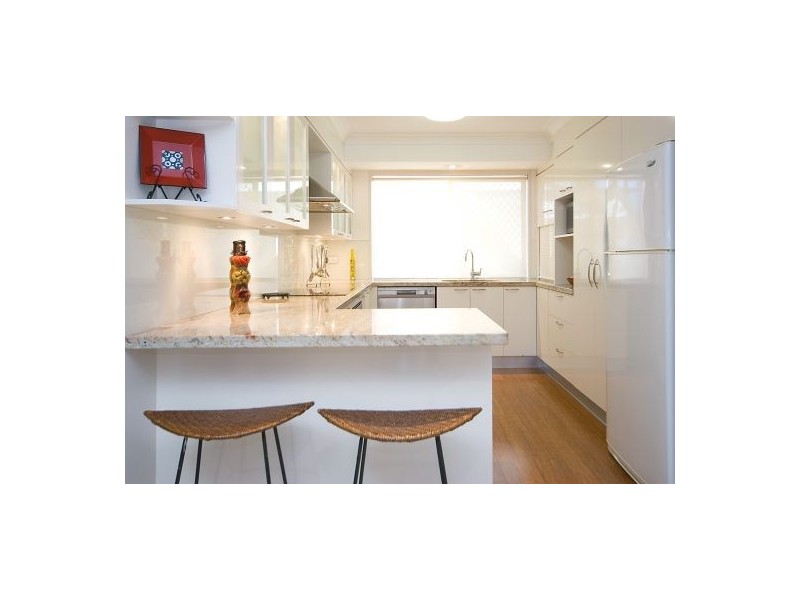 40 Cayman Drive, Clear Island Waters QLD 4226