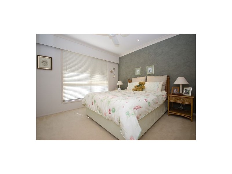 40 Cayman Drive, Clear Island Waters QLD 4226