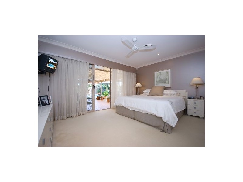 40 Cayman Drive, Clear Island Waters QLD 4226