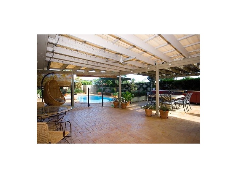 40 Cayman Drive, Clear Island Waters QLD 4226