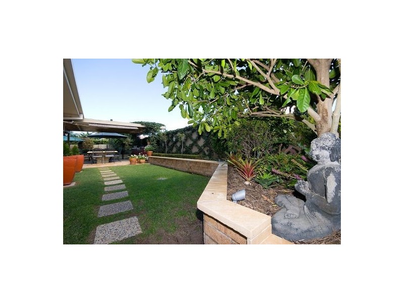 40 Cayman Drive, Clear Island Waters QLD 4226
