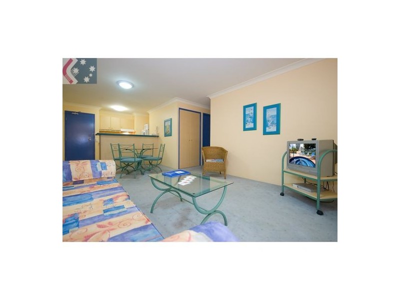 11 Philip Avenue, Broadbeach QLD 4218