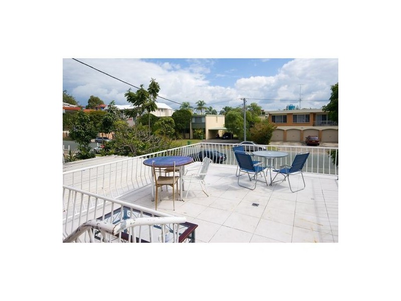 23 Darrambal street, Chevron Island QLD 4217