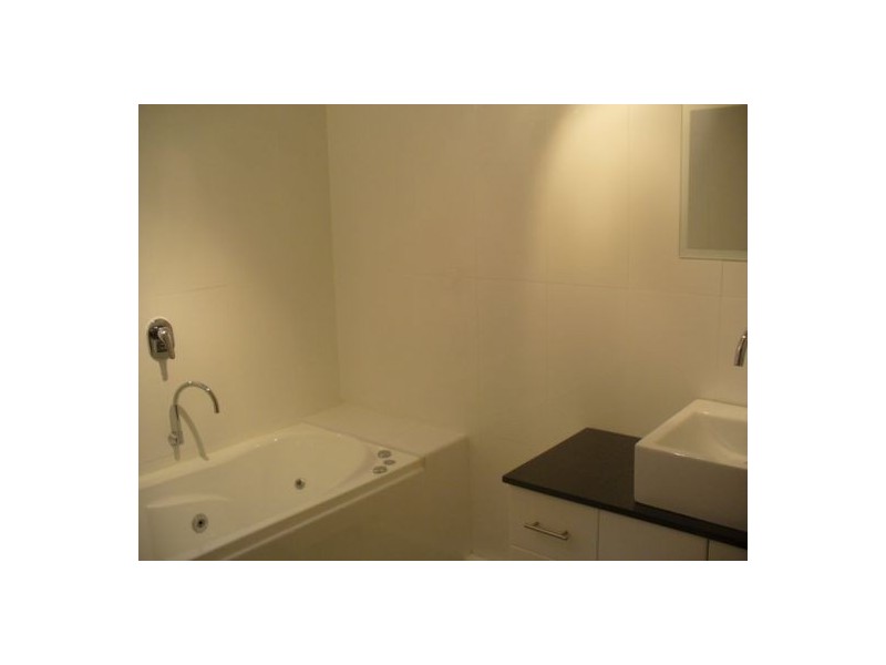 2-2/5 Aquila Court, Mermaid Waters QLD 4218