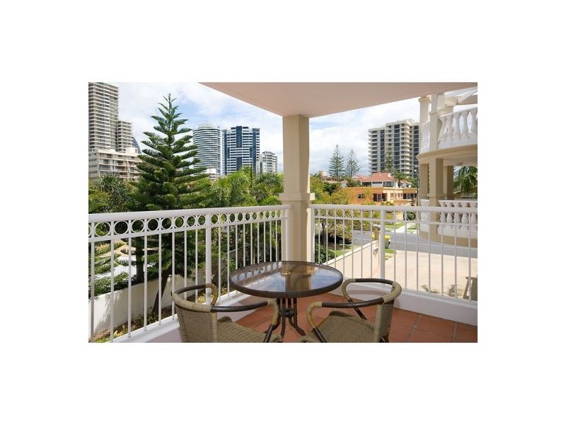 5/122 Old Burleigh Road, Broadbeach QLD 4218