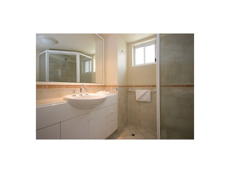 5/122 Old Burleigh Road, Broadbeach QLD 4218