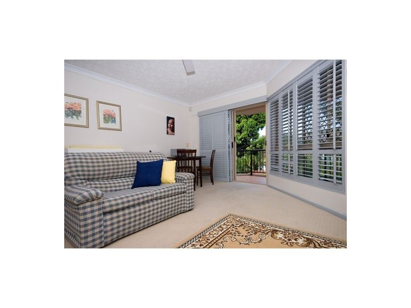 4 parneno, Chevron Island QLD 4217