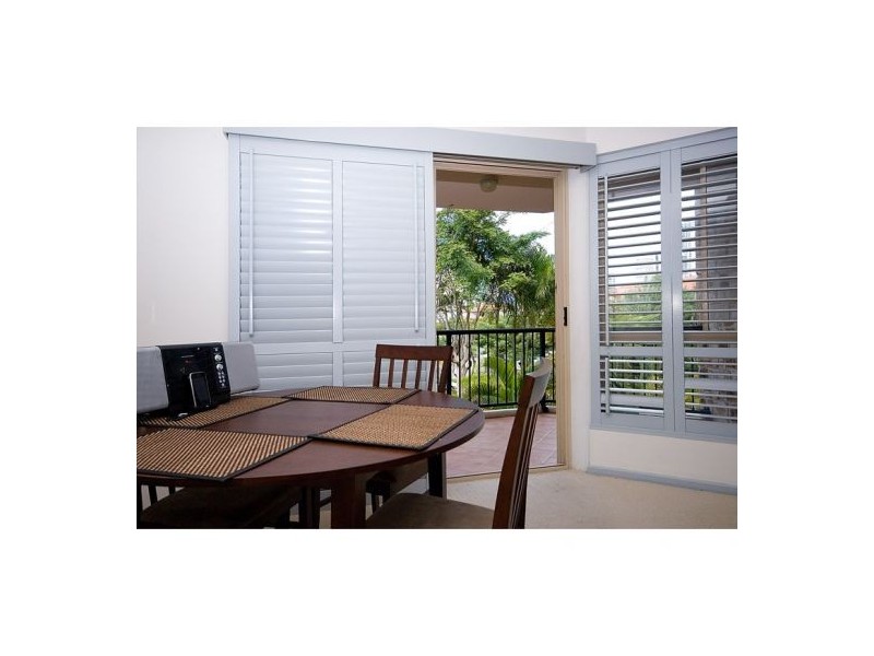 4 parneno, Chevron Island QLD 4217