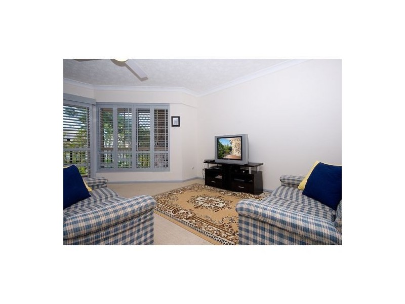 4 parneno, Chevron Island QLD 4217